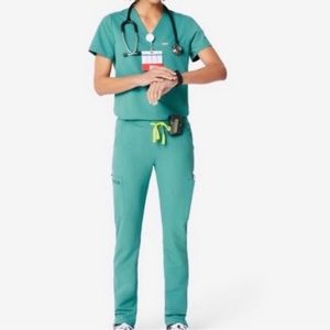 Figs marine scrub set